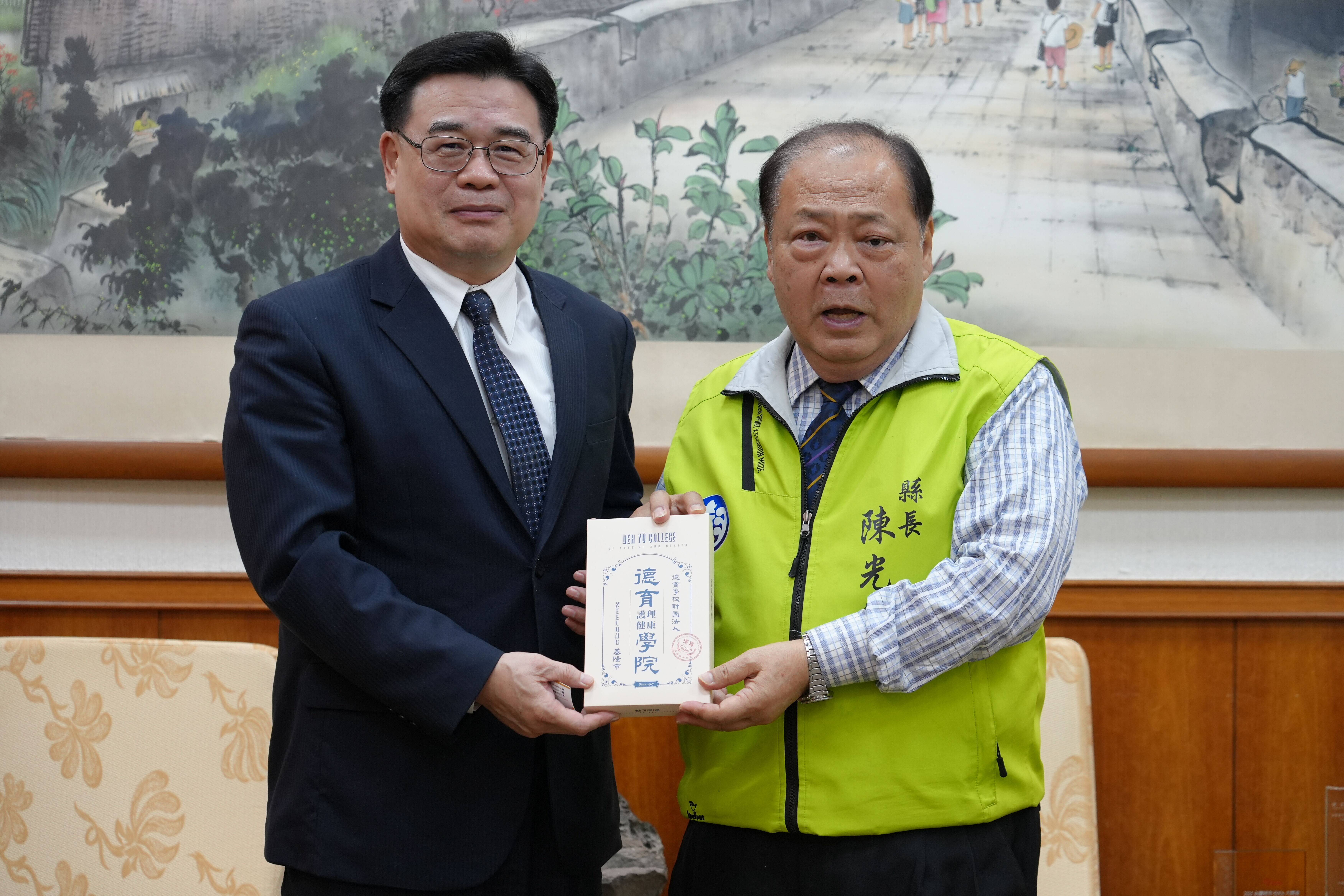 2025年12月19日翁校長拜會澎湖縣陳光復縣長共商公費專班深化合作
