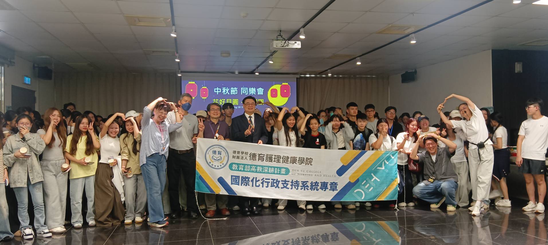 115年9月23日校長與餐廚系師長、同學迎新暨慶祝中秋活動